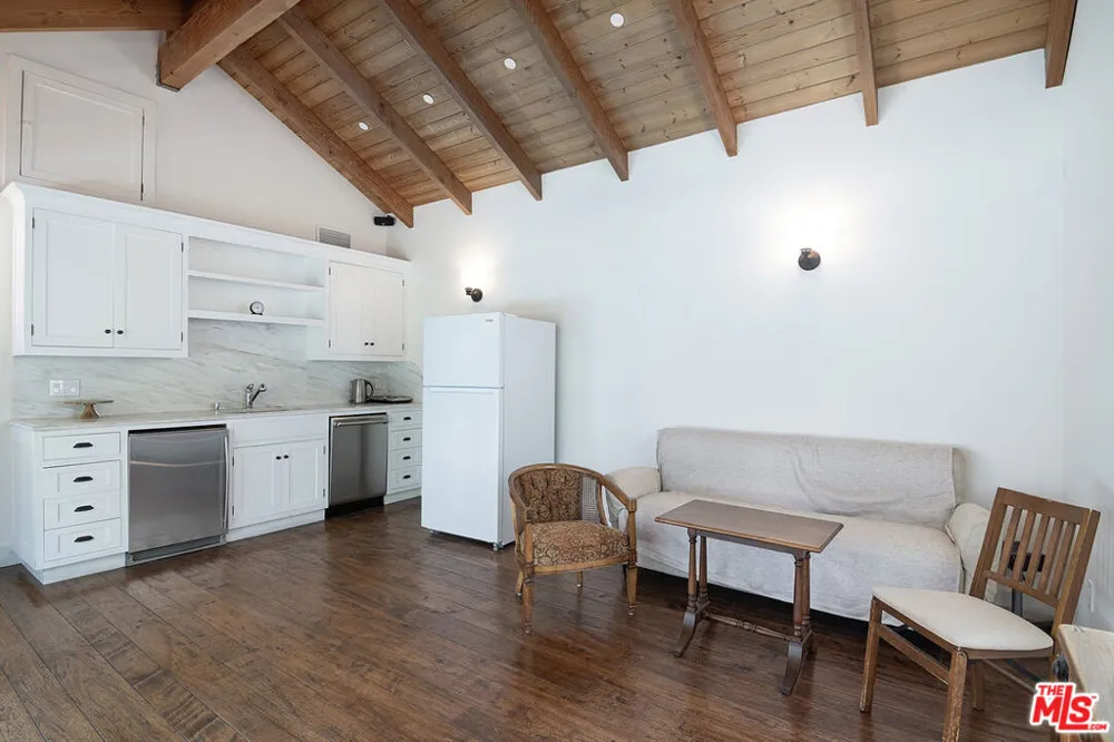9530 Moonridge Terrace Place Los Angeles, CA 90210