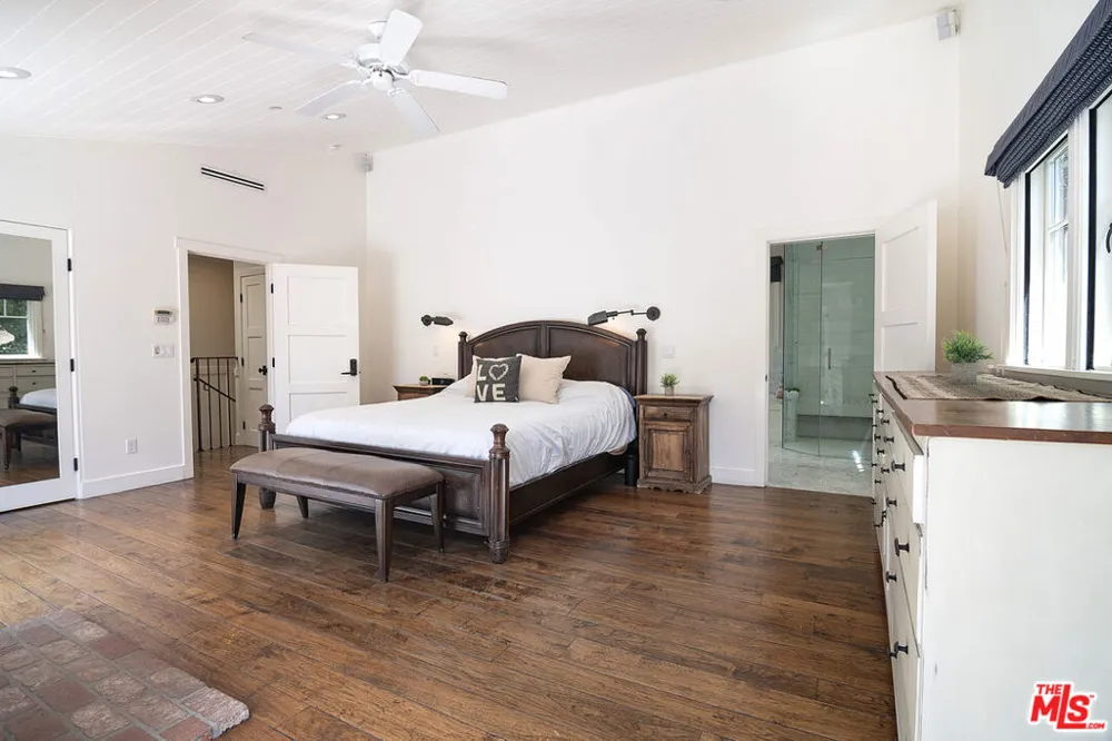 9530 Moonridge Terrace Place Los Angeles, CA 90210