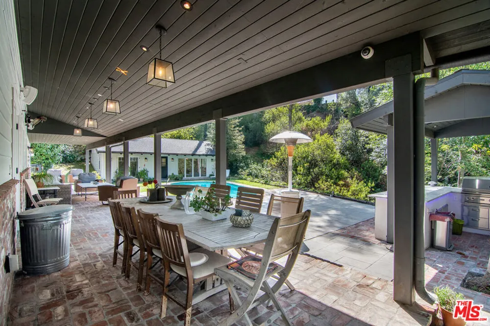 9530 Moonridge Terrace Place Los Angeles, CA 90210