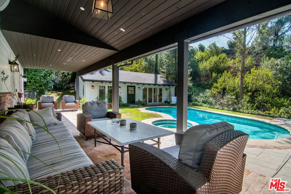 9530 Moonridge Terrace Place Los Angeles, CA 90210