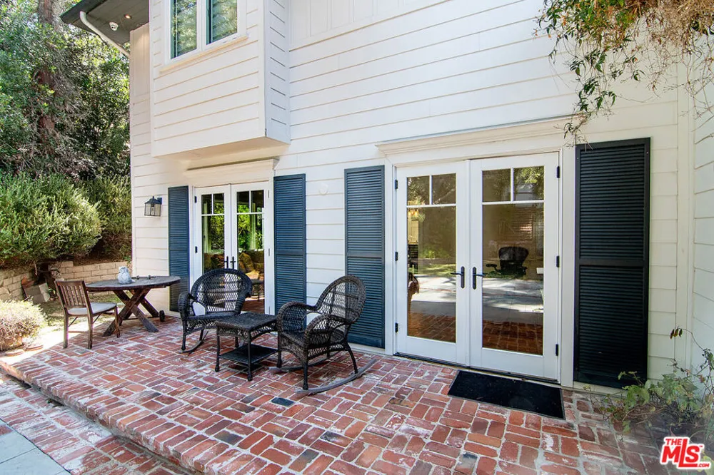 9530 Moonridge Terrace Place Los Angeles, CA 90210