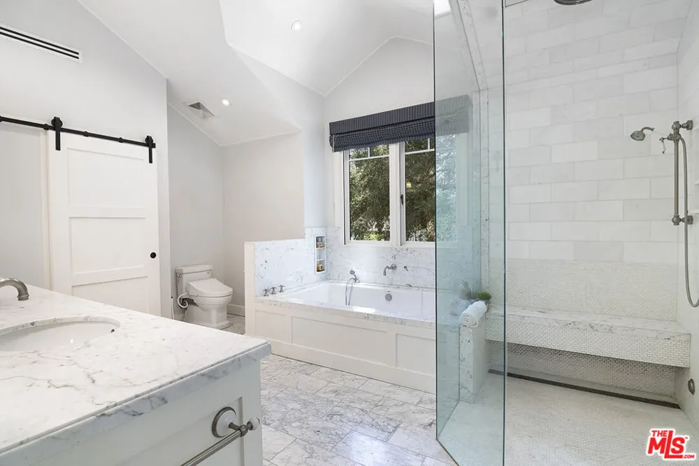 9530 Moonridge Terrace Place Los Angeles, CA 90210