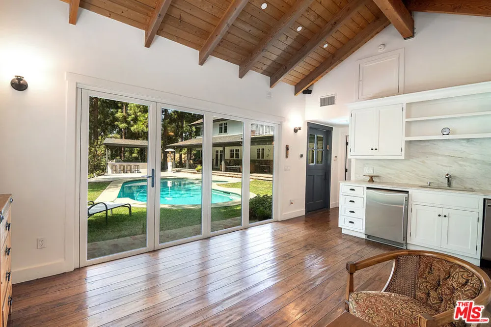 9530 Moonridge Terrace Place Los Angeles, CA 90210