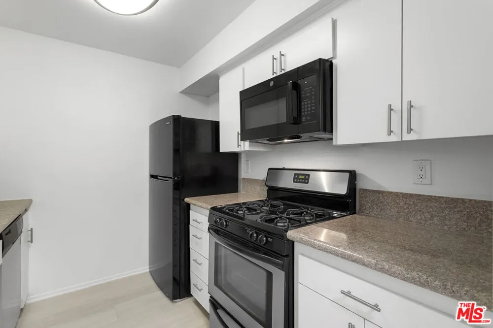 1226 Amherst Avenue #102 Los Angeles, CA 90025