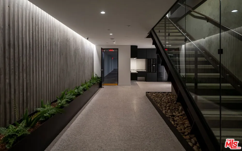 1264 Harper Avenue #201 West Hollywood, CA 90046