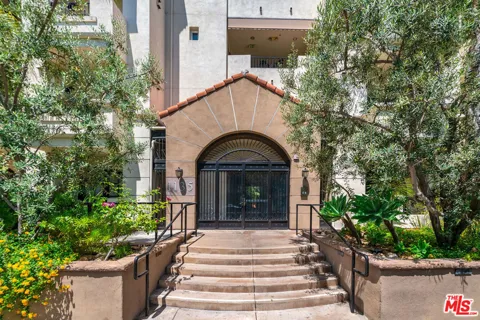 1135 Rexford Drive #403