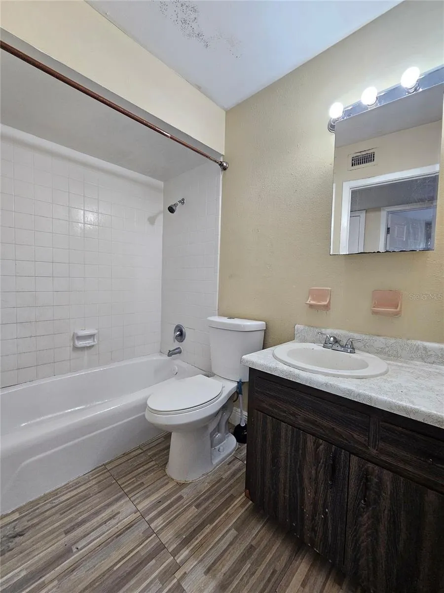 7602 W POWHATAN AVENUE #2 Tampa, FL 33615