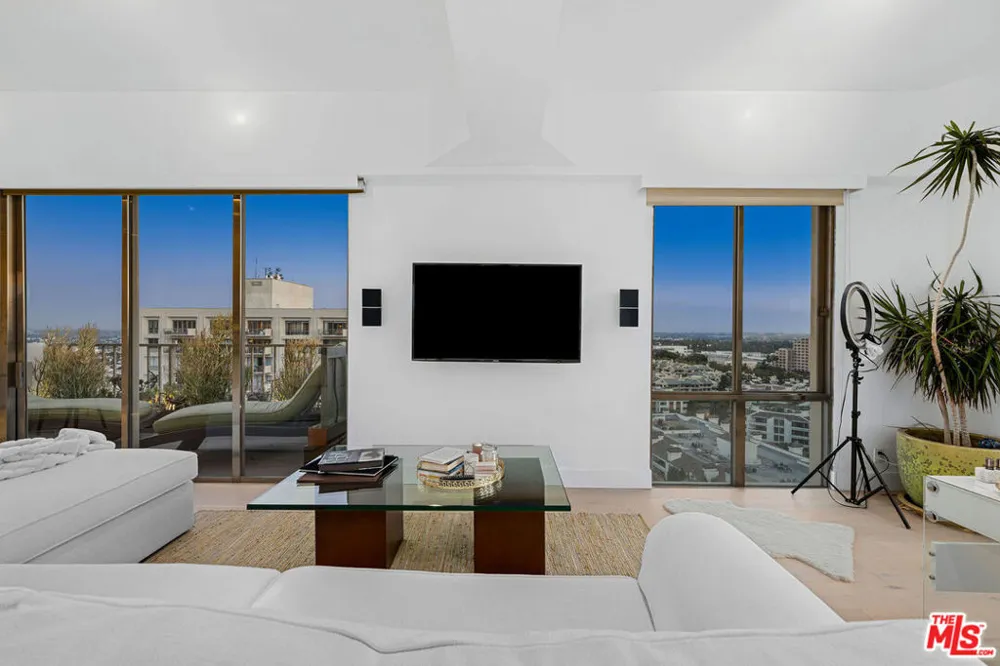 2160 E Century Parkway #2109 Los Angeles, CA 90067