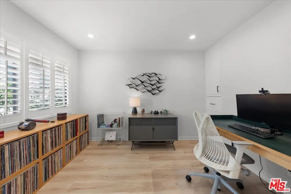 1045 Kings Road #204 West Hollywood, CA 90069