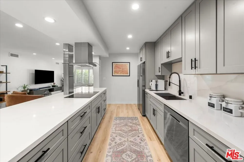 1045 Kings Road #204 West Hollywood, CA 90069
