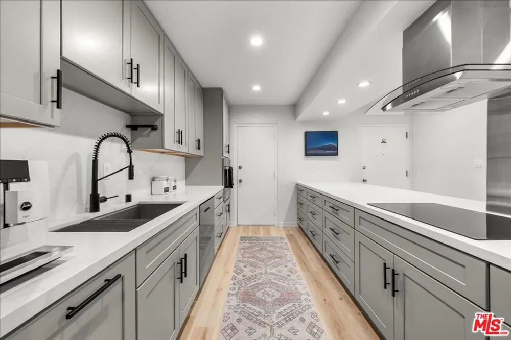 1045 Kings Road #204 West Hollywood, CA 90069