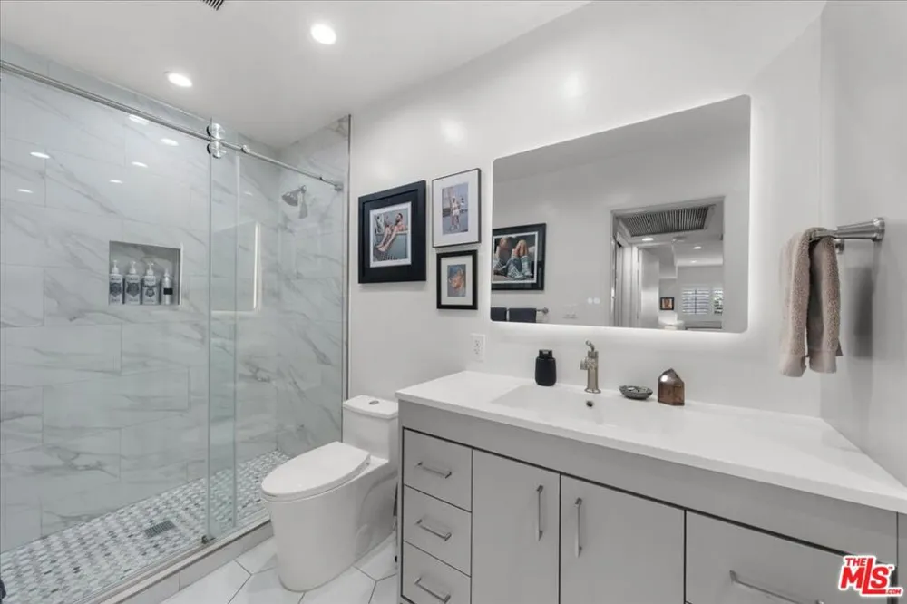 1045 Kings Road #204 West Hollywood, CA 90069