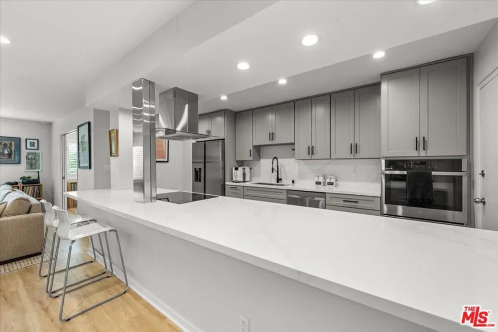 1045 Kings Road #204 West Hollywood, CA 90069