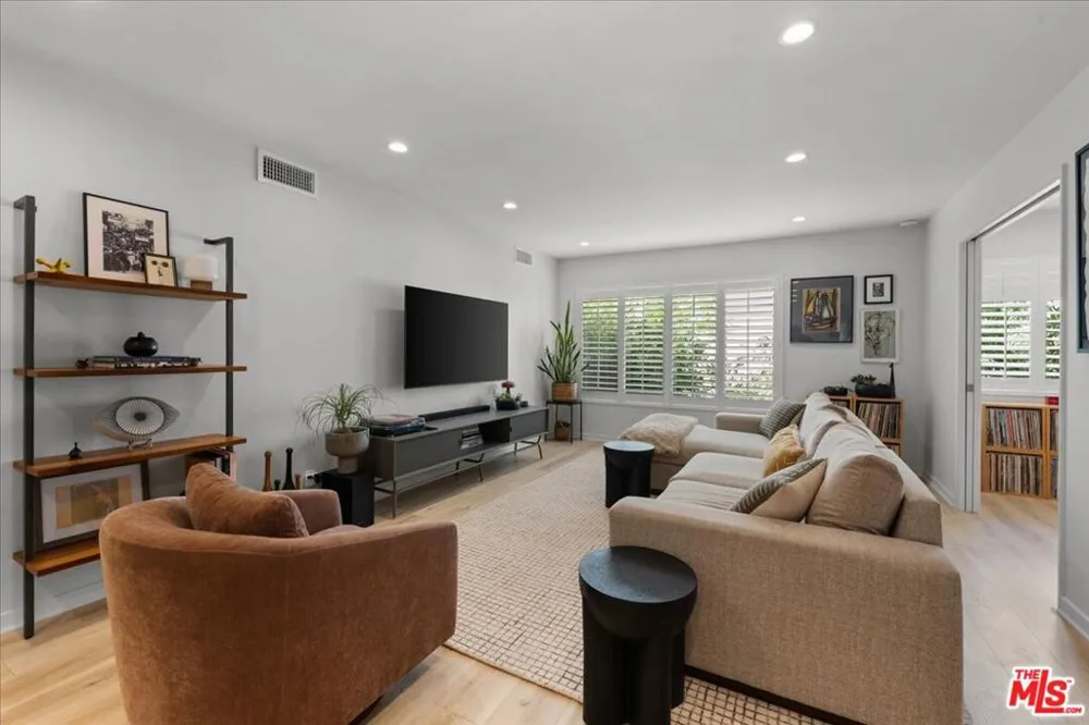 1045 Kings Road #204 West Hollywood, CA 90069