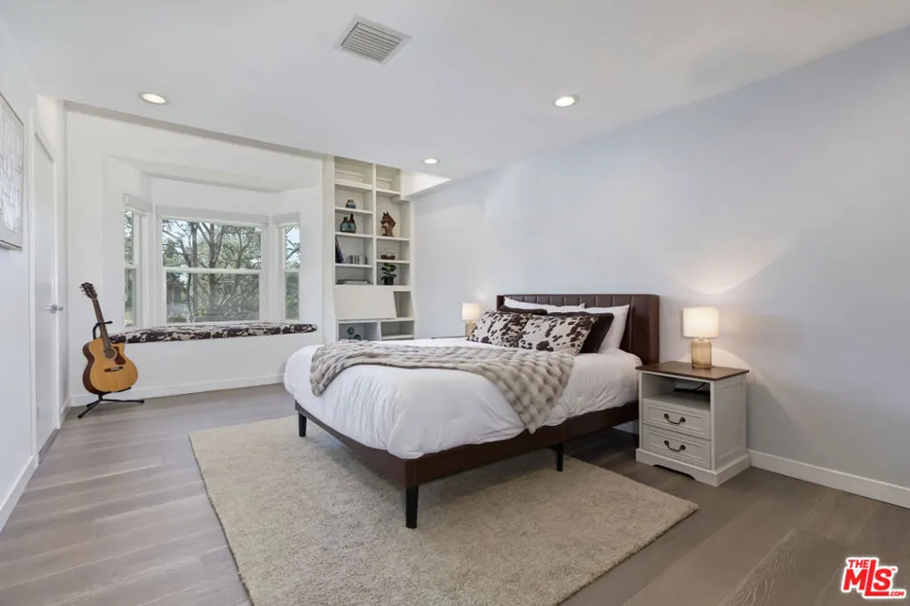 3450 Castlewoods Place Sherman Oaks, CA 91403