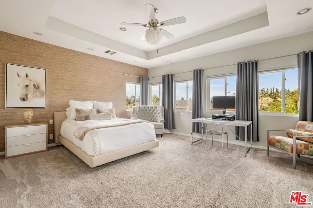 3450 Castlewoods Place Sherman Oaks, CA 91403