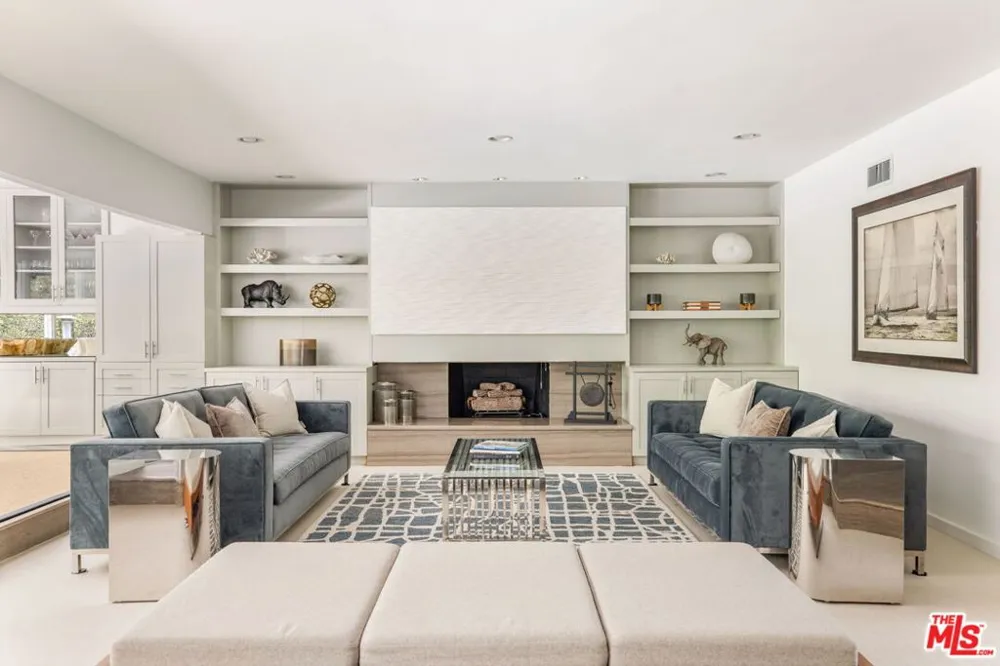 3450 Castlewoods Place Sherman Oaks, CA 91403