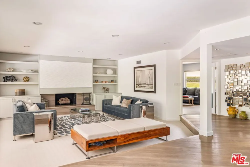 3450 Castlewoods Place Sherman Oaks, CA 91403