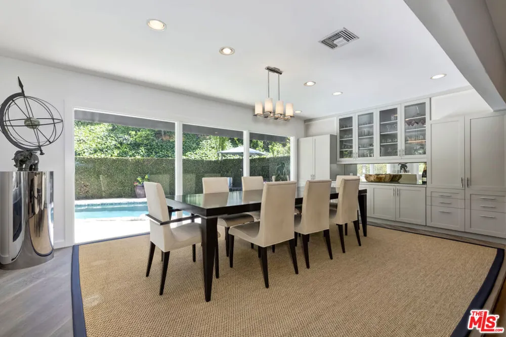 3450 Castlewoods Place Sherman Oaks, CA 91403