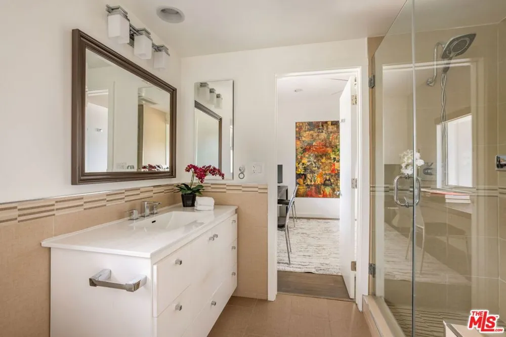 3450 Castlewoods Place Sherman Oaks, CA 91403