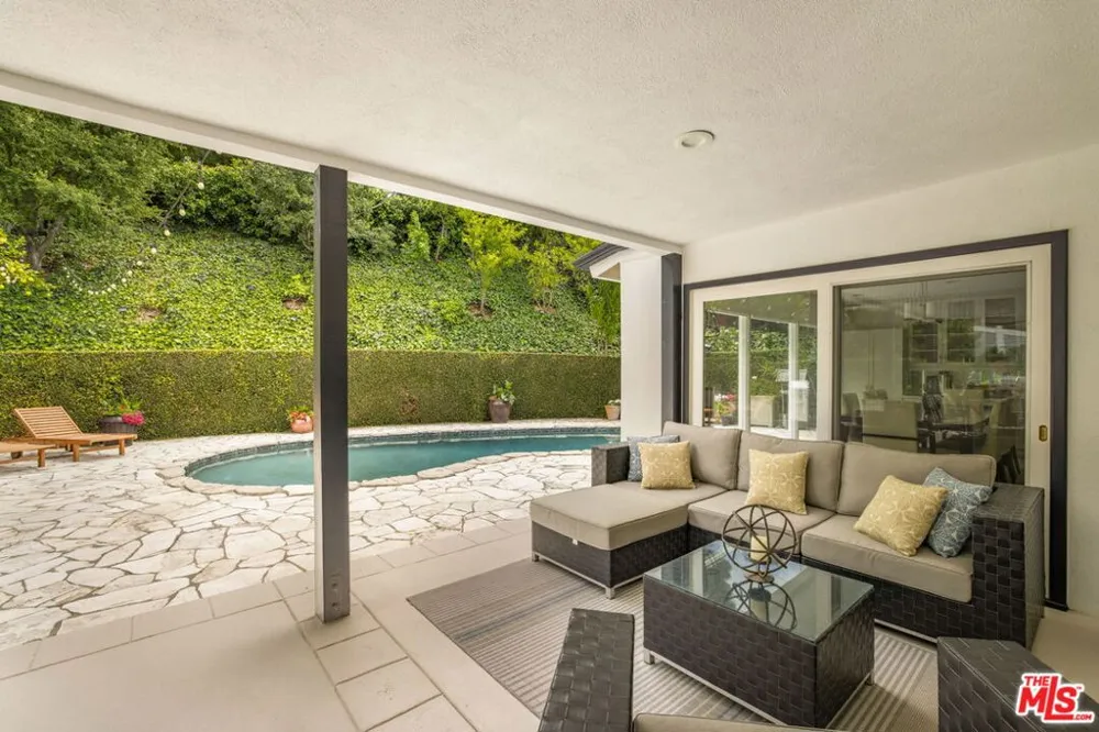 3450 Castlewoods Place Sherman Oaks, CA 91403