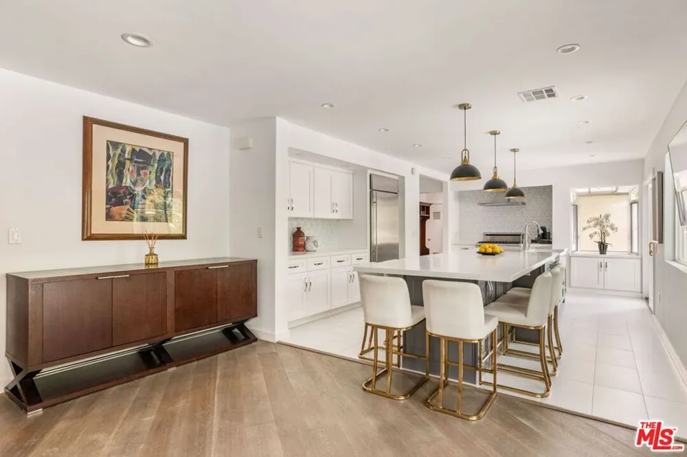3450 Castlewoods Place Sherman Oaks, CA 91403