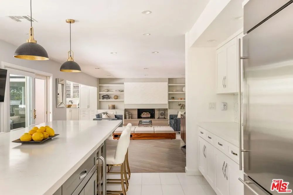 3450 Castlewoods Place Sherman Oaks, CA 91403