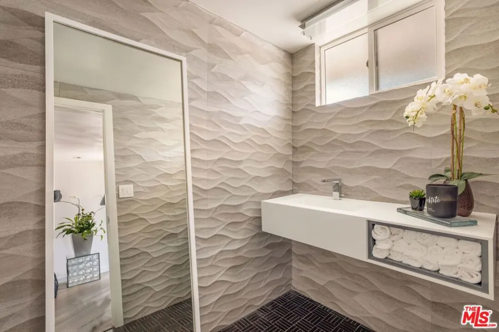 3450 Castlewoods Place Sherman Oaks, CA 91403