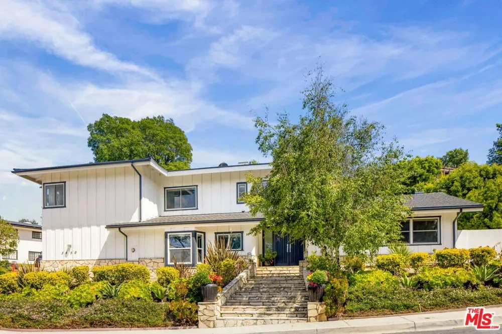 3450 Castlewoods Place Sherman Oaks, CA 91403
