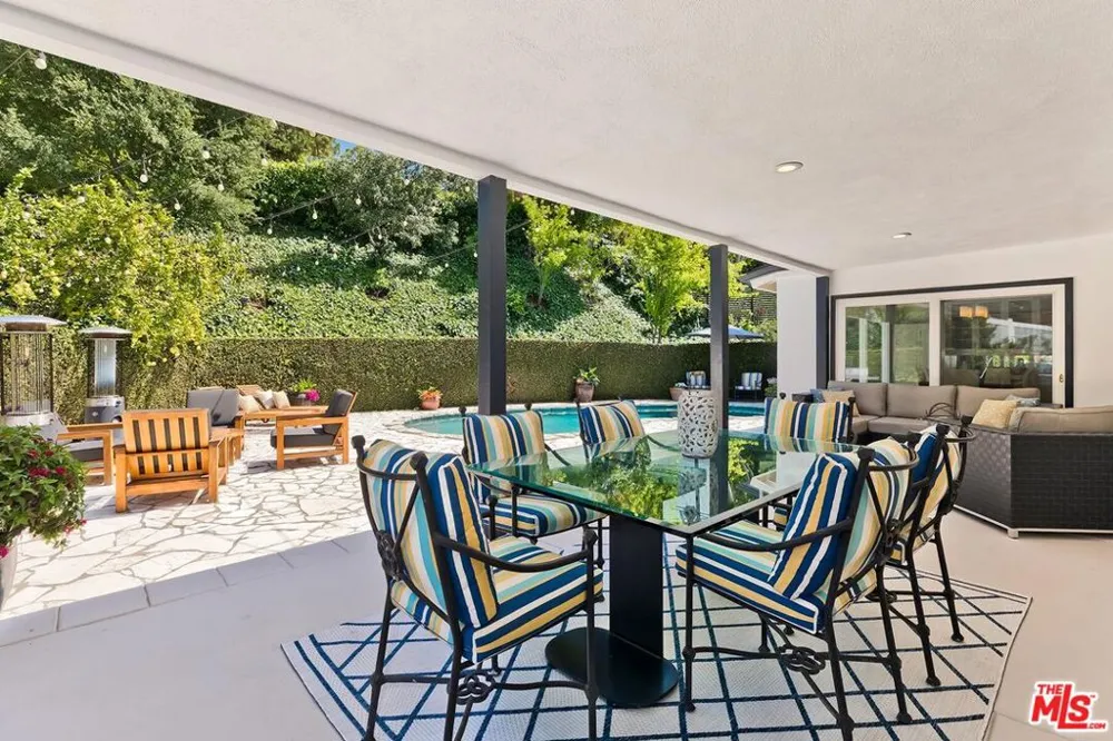 3450 Castlewoods Place Sherman Oaks, CA 91403