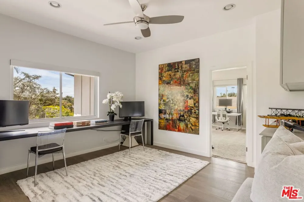 3450 Castlewoods Place Sherman Oaks, CA 91403