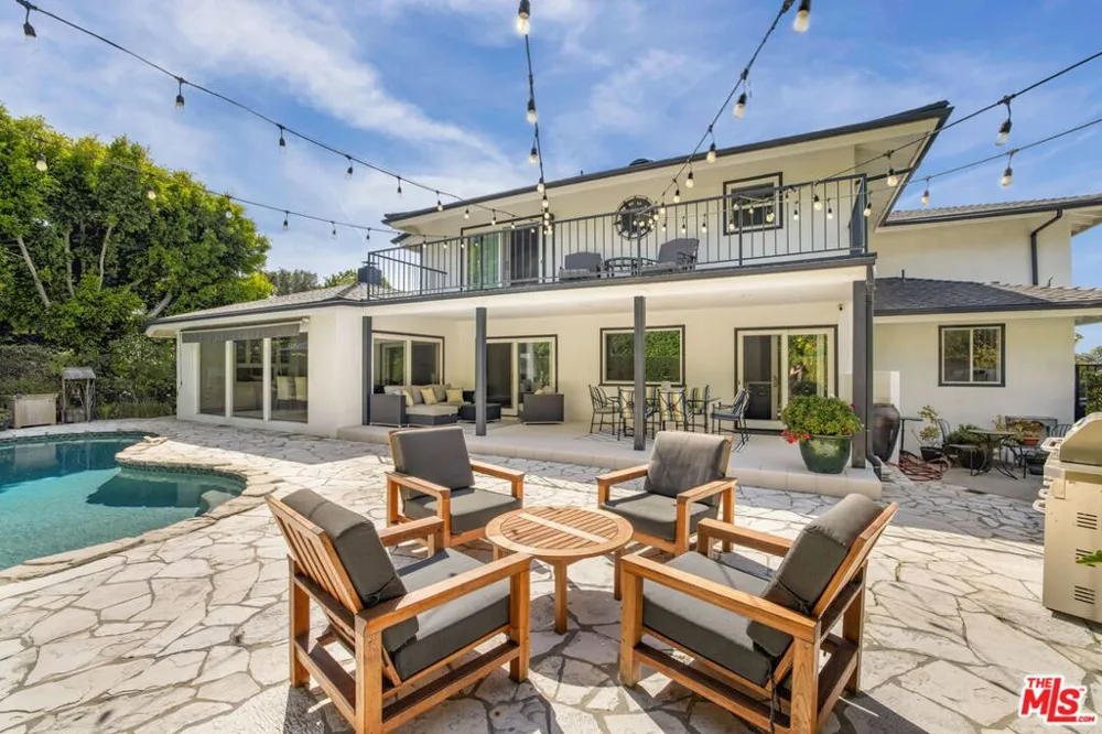 3450 Castlewoods Place Sherman Oaks, CA 91403