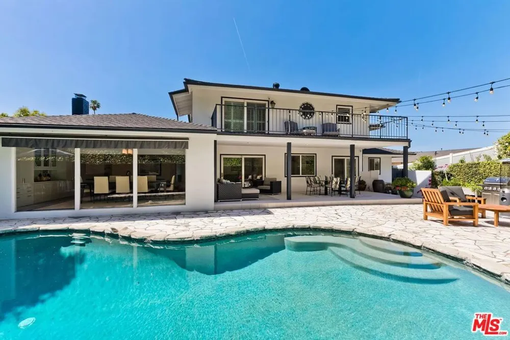 3450 Castlewoods Place Sherman Oaks, CA 91403