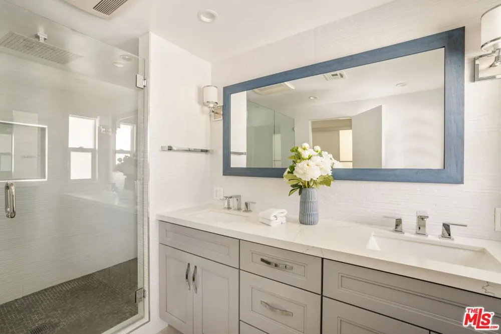 3450 Castlewoods Place Sherman Oaks, CA 91403