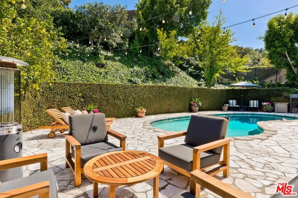 3450 Castlewoods Place Sherman Oaks, CA 91403
