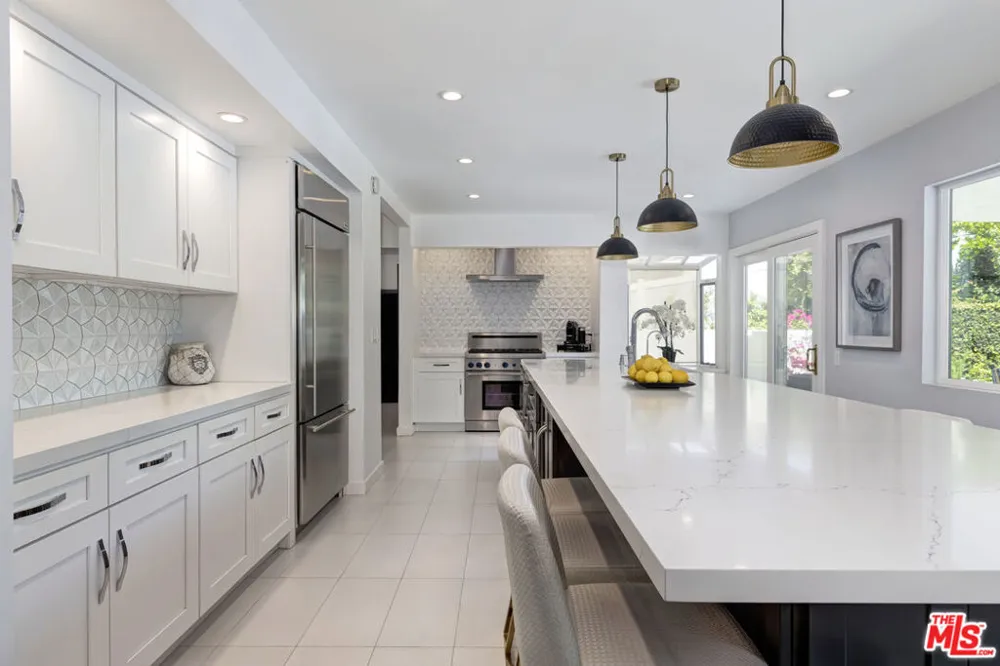 3450 Castlewoods Place Sherman Oaks, CA 91403