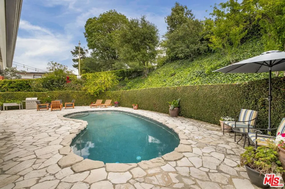 3450 Castlewoods Place Sherman Oaks, CA 91403
