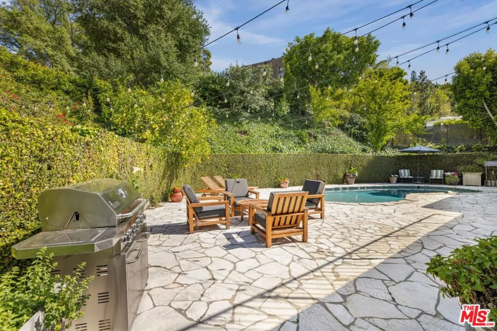 3450 Castlewoods Place Sherman Oaks, CA 91403