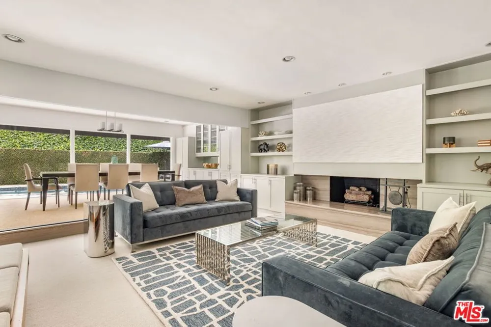 3450 Castlewoods Place Sherman Oaks, CA 91403