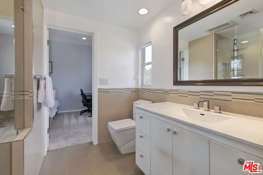 3450 Castlewoods Place Sherman Oaks, CA 91403