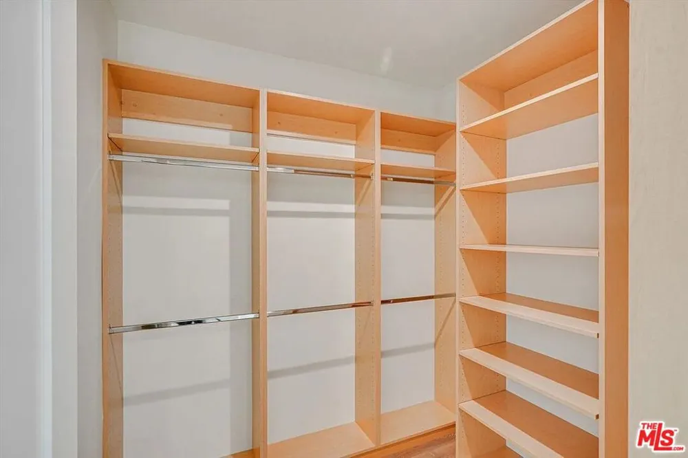 14419 Riverside Drive #306A Sherman Oaks, CA 91423