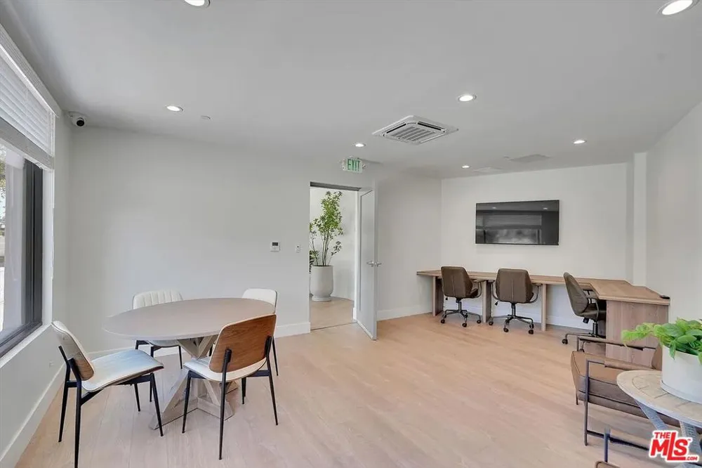 14419 Riverside Drive #306A Sherman Oaks, CA 91423