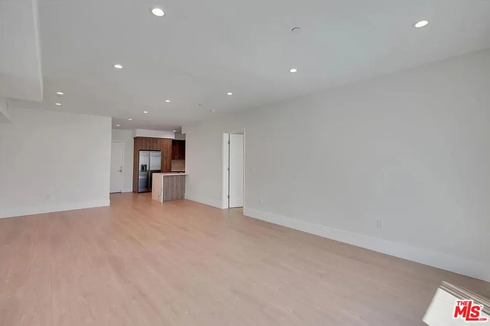 14419 Riverside Drive #306A Sherman Oaks, CA 91423