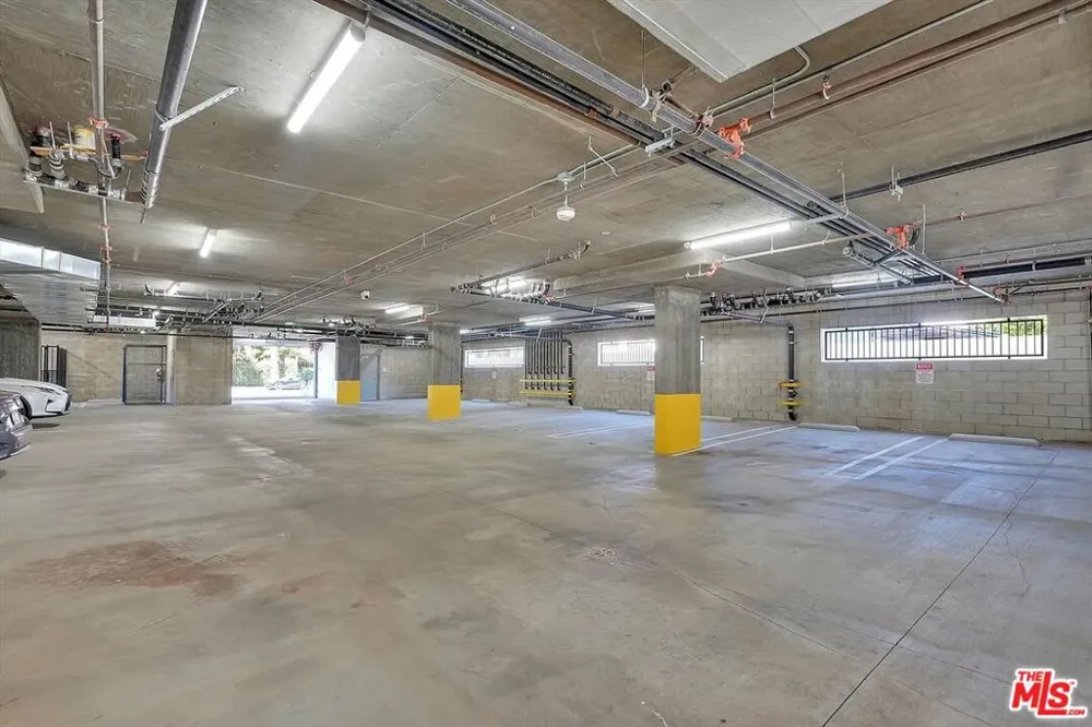 14419 Riverside Drive #306A Sherman Oaks, CA 91423