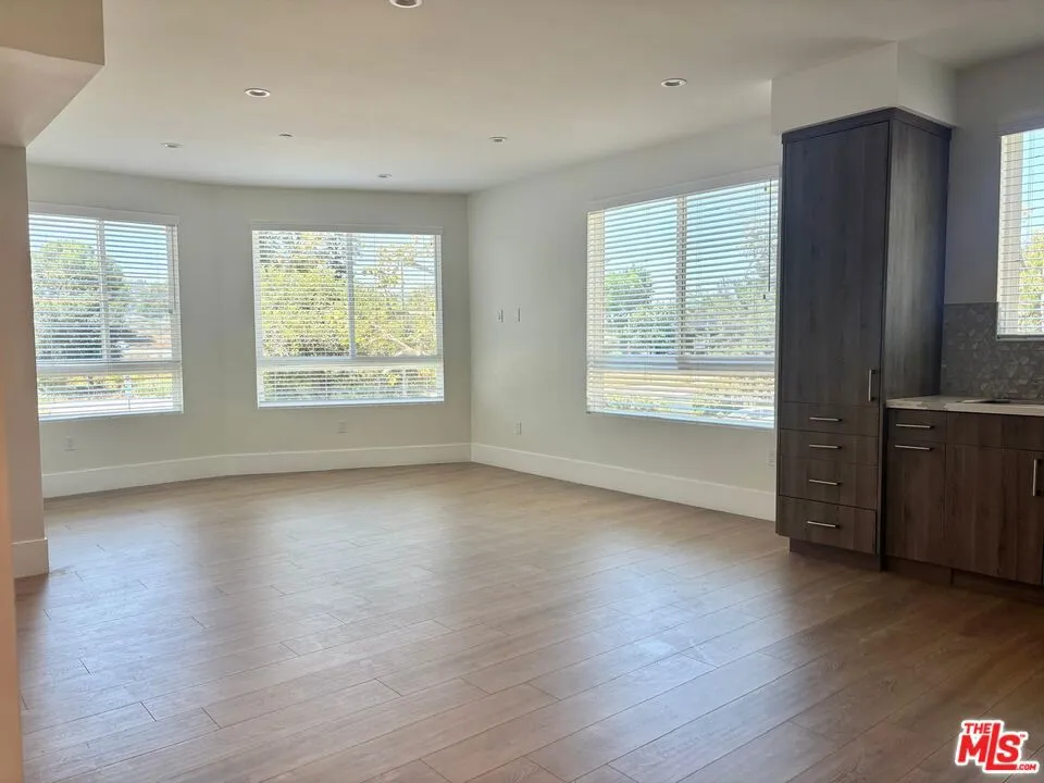 14419 Riverside Drive #306A Sherman Oaks, CA 91423