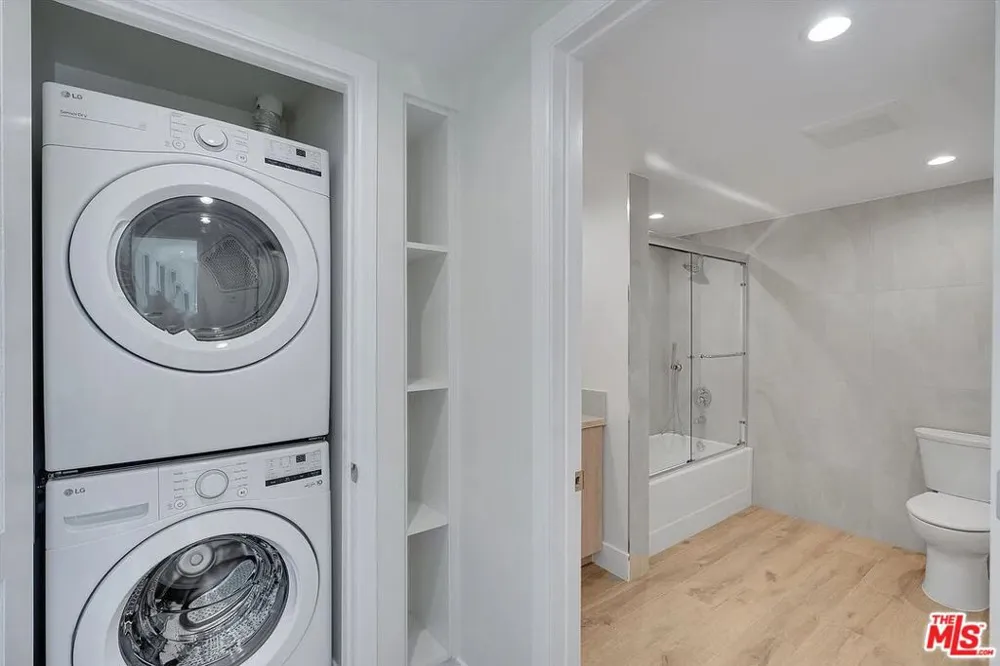 14419 Riverside Drive #306A Sherman Oaks, CA 91423