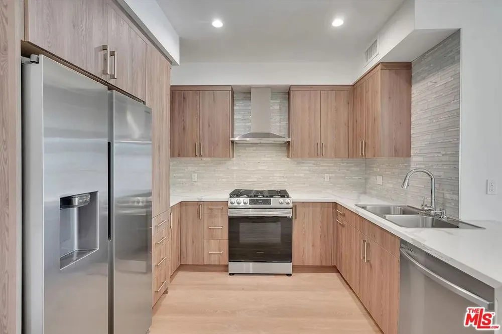 14419 Riverside Drive #306A Sherman Oaks, CA 91423