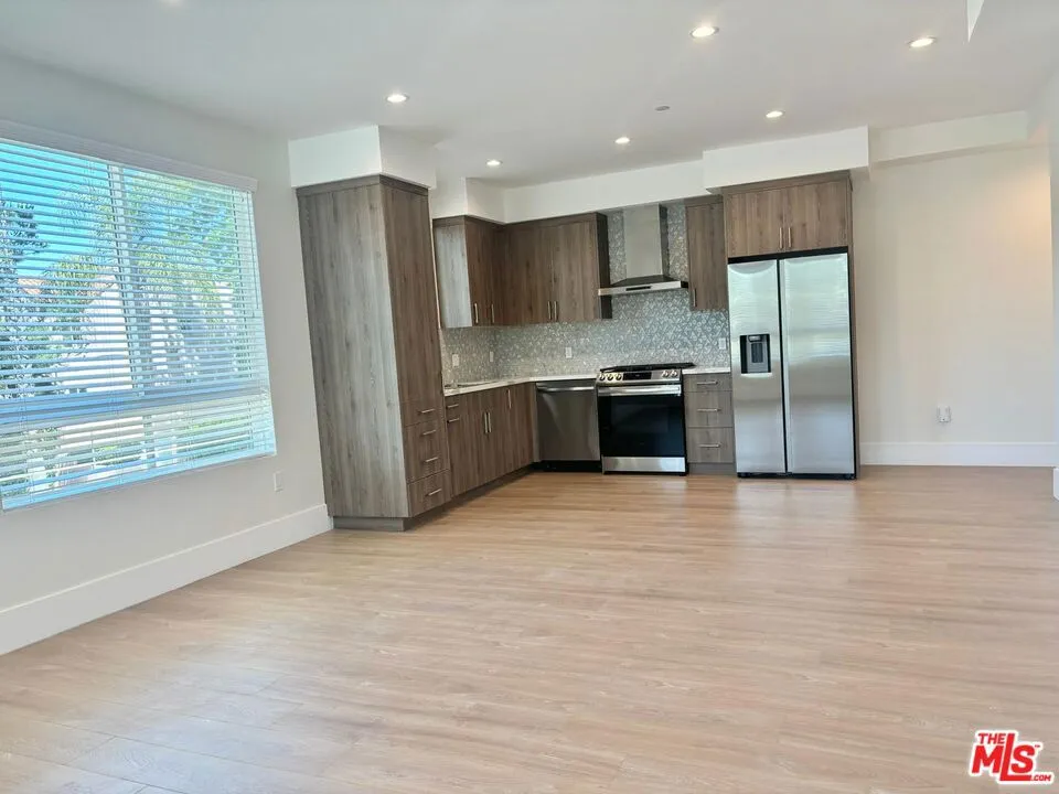 14419 Riverside Drive #306A Sherman Oaks, CA 91423