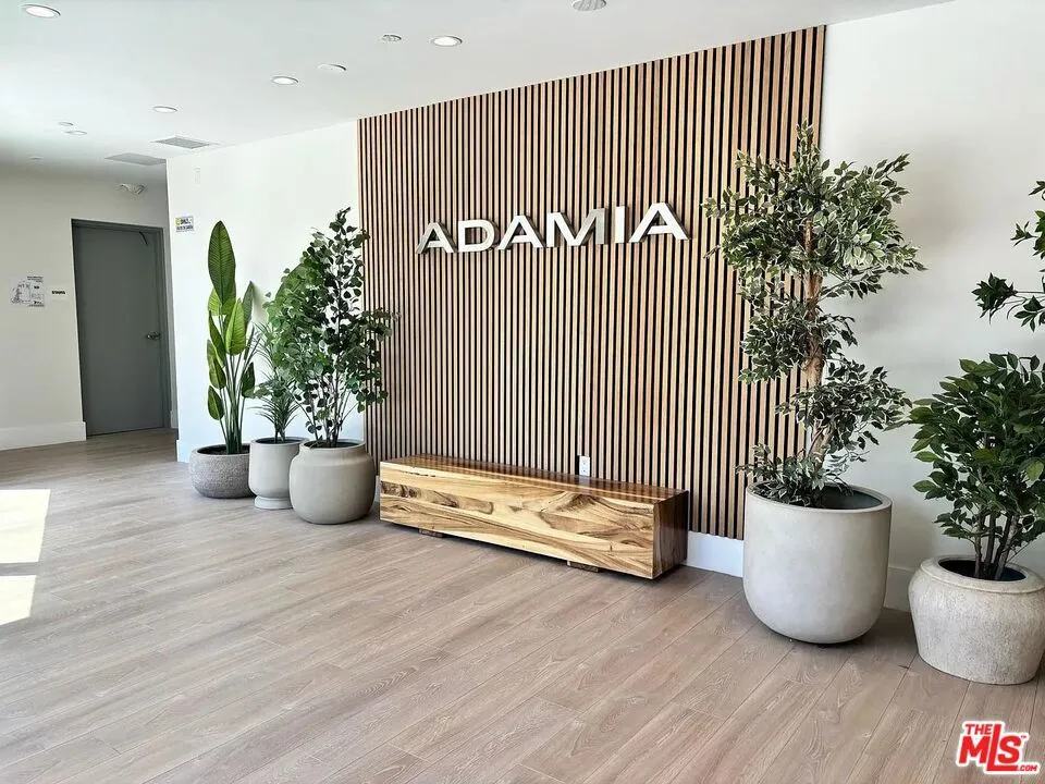 14419 Riverside Drive #306A Sherman Oaks, CA 91423