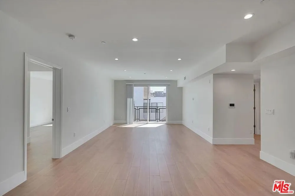 14419 Riverside Drive #306A Sherman Oaks, CA 91423